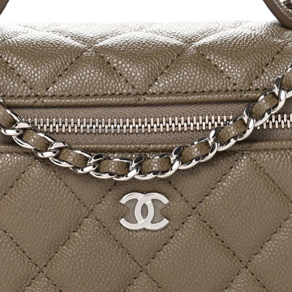 CHANEL Caviar Quilted Top Handle Vanity with Chain - Picture 4 of 4